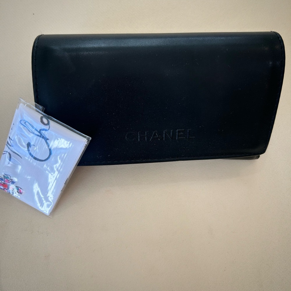 CHANEL Quilted Black Leather Accessory. BRAND NEW CHANEL CASE WITH CLEANING CLOT